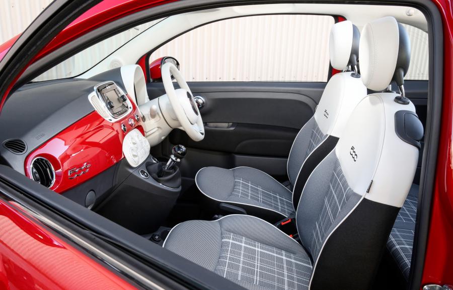 Интерьер Fiat 500C 2016 года  (AU) (фото 2 из 11)